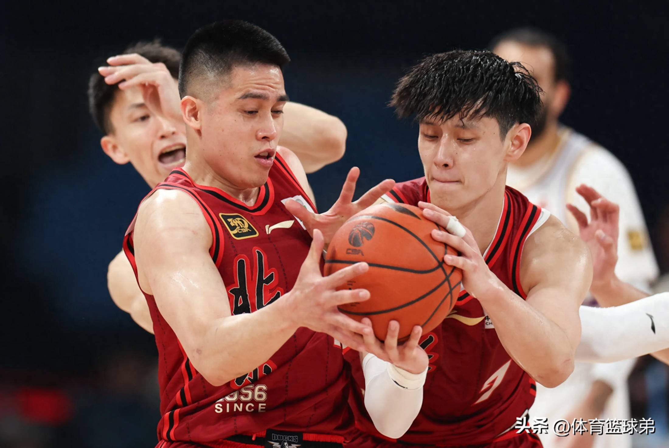 乐鱼app-今夜深圳男篮调整名单以备法国杯，伤情更新环节打磨，信心回归，身体对抗强度拉满的简单介绍-乐鱼app